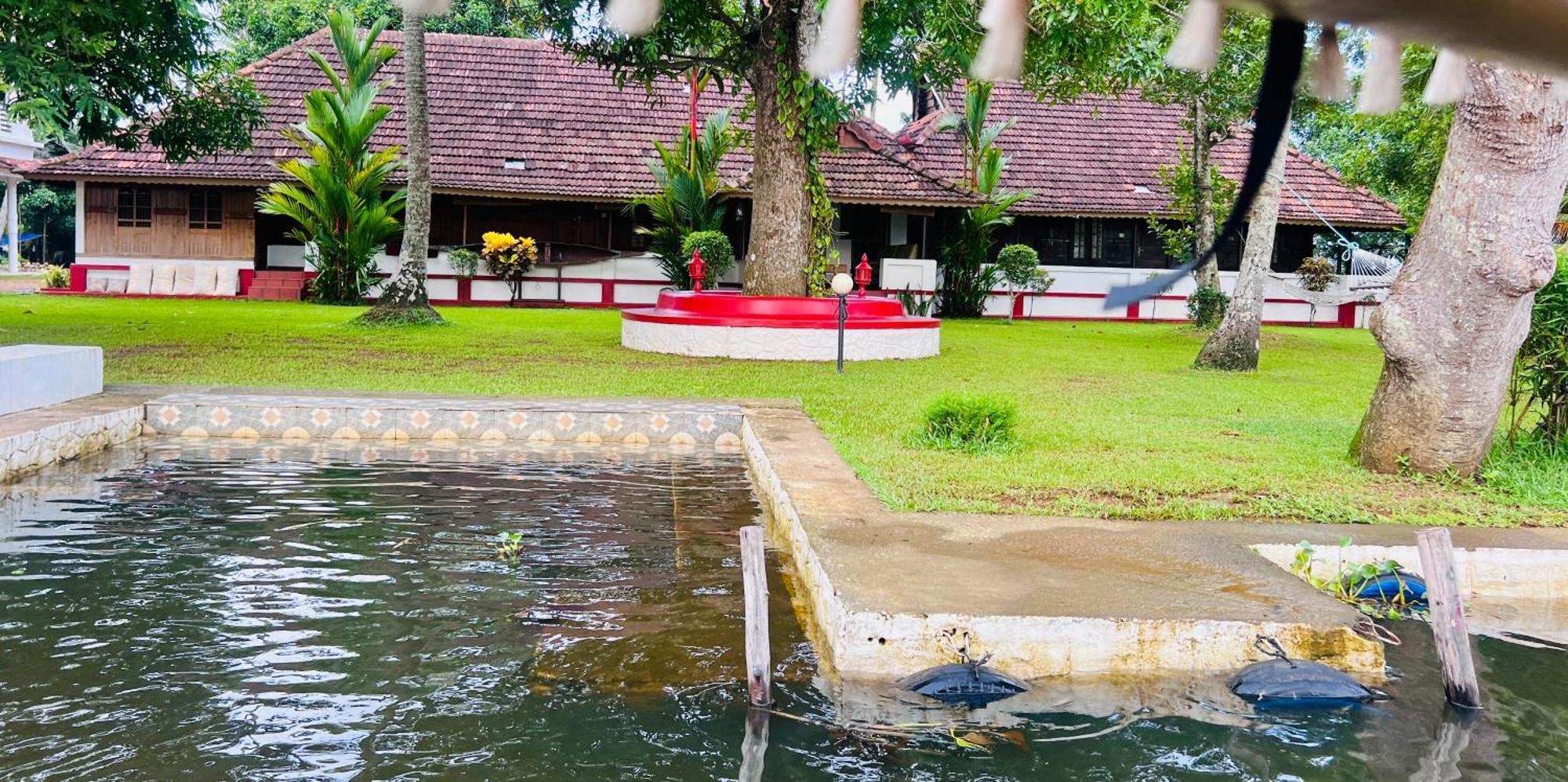 The Pamba Heritage Villa Champakulam Exterior photo